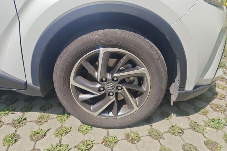 Used Toyota C-HR 2021 2.0L Luxury Edition Right Front Wheel Hub