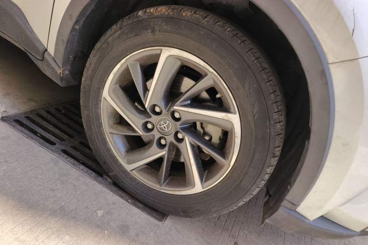 Used Toyota C-HR 2021 Dual-Motor 2.0L E-CVT Luxury Edition Right Front Wheel Hub