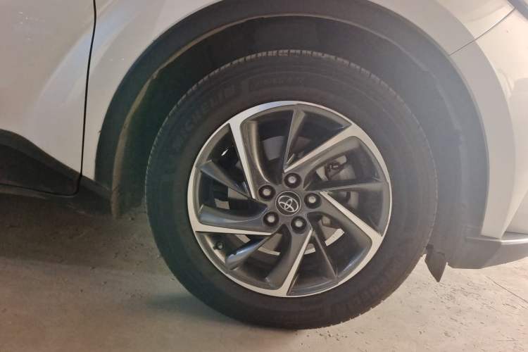 Used Toyota C-HR 2021 2.0L Luxury Edition Right Front Wheel Hub