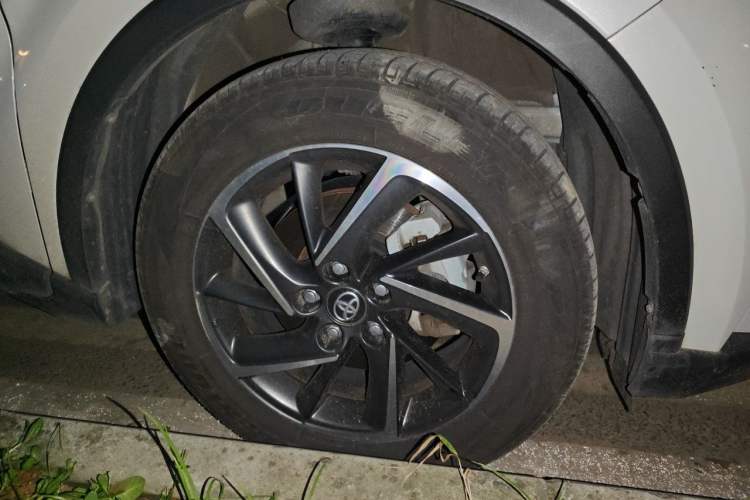 Used Toyota C-HR 2021 2.0L Luxury Edition Right Front Wheel Hub
