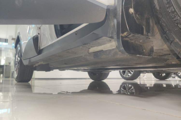 Used Toyota C-HR 2021 Dual-Motor 2.0L E-CVT Luxury Edition Right Side Sill
