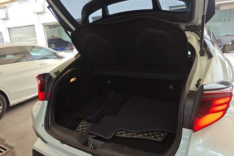 Used Toyota C-HR 2021 2.0L Luxury Edition Trunk