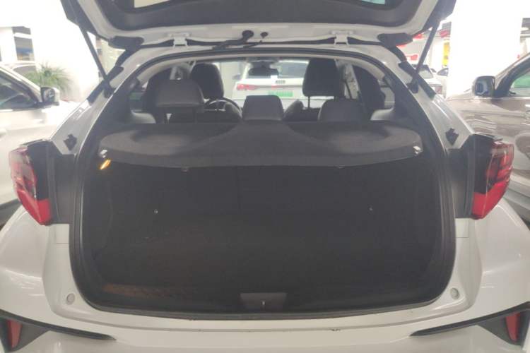 Used Toyota C-HR 2021 Dual-Motor 2.0L E-CVT Luxury Edition Trunk