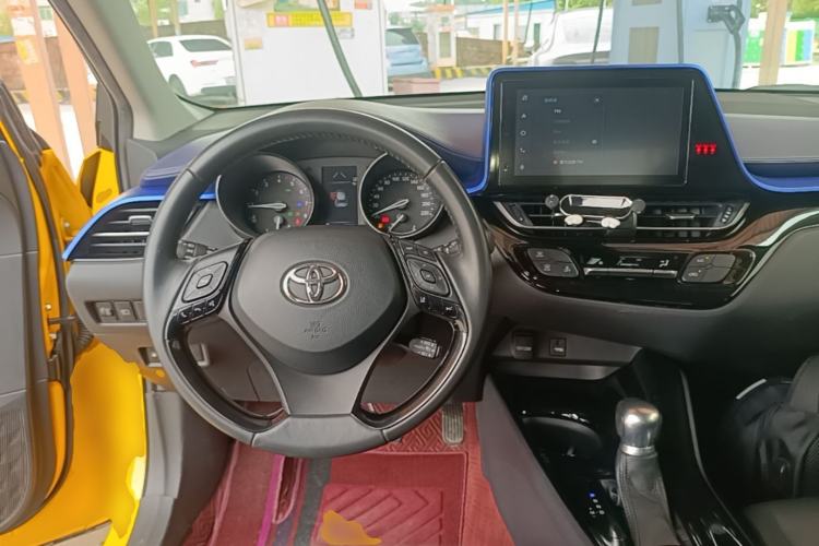 Used Toyota C-HR 2021 2.0L Luxury Edition Center Console