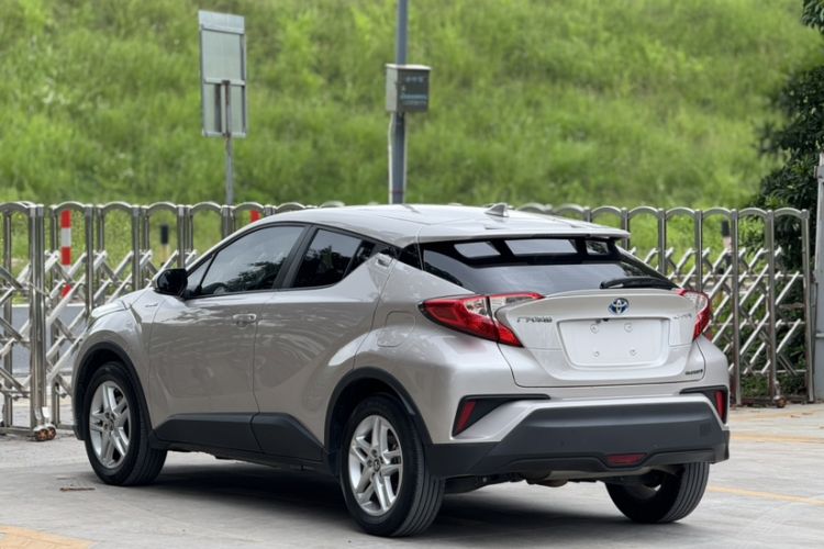 Used Toyota C-HR 2022 Dual-Engine 2.0L E-CVT Leading Edition Exterior 1