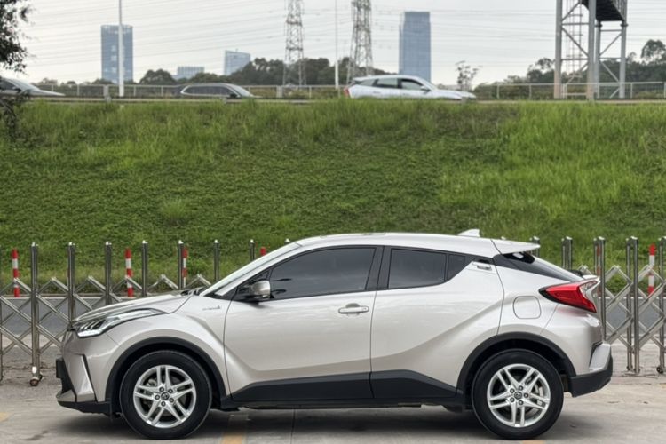 Used Toyota C-HR 2022 Dual-Engine 2.0L E-CVT Leading Edition Exterior 3