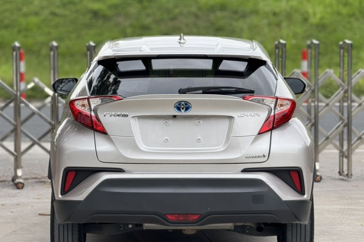 Used Toyota C-HR 2022 Dual-Engine 2.0L E-CVT Leading Edition Exterior 4