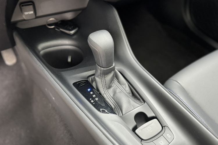 Used Toyota C-HR 2022 Dual-Engine 2.0L E-CVT Leading Edition Gear Lever