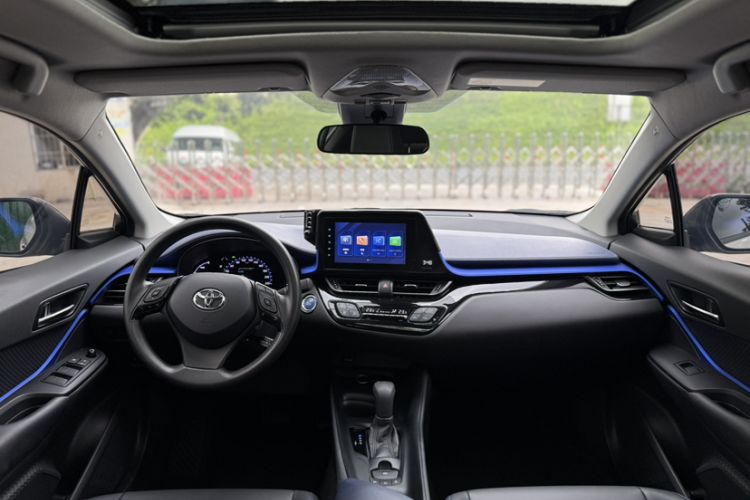 Used Toyota C-HR 2022 Dual-Engine 2.0L E-CVT Leading Edition Interior 7