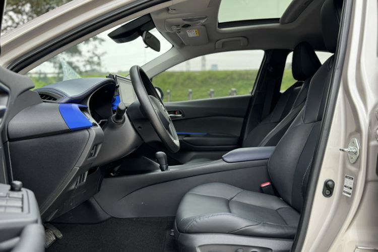 Used Toyota C-HR 2022 Dual-Engine 2.0L E-CVT Leading Edition Left Front Seat