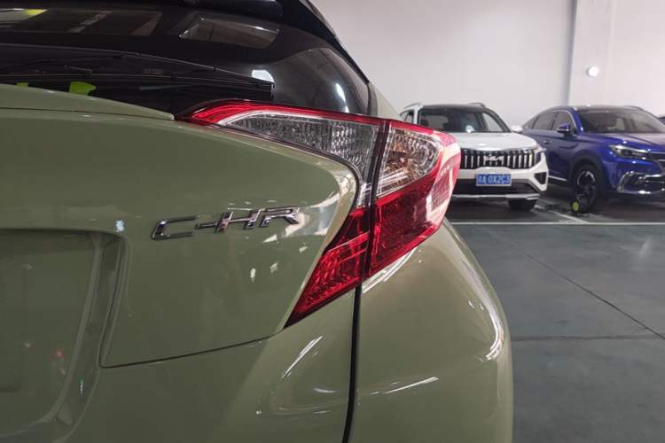 Used Toyota C-HR 2022 2.0L Leading Edition Exterior 3