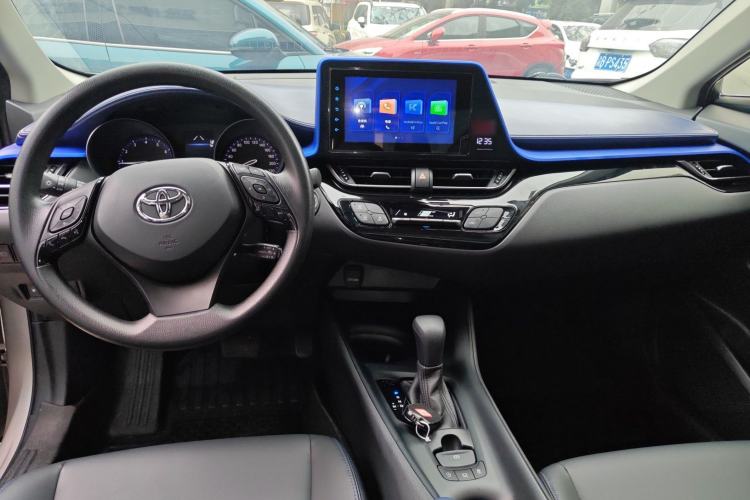 Used Toyota C-HR 2022 2.0L Leading Edition Interior 2