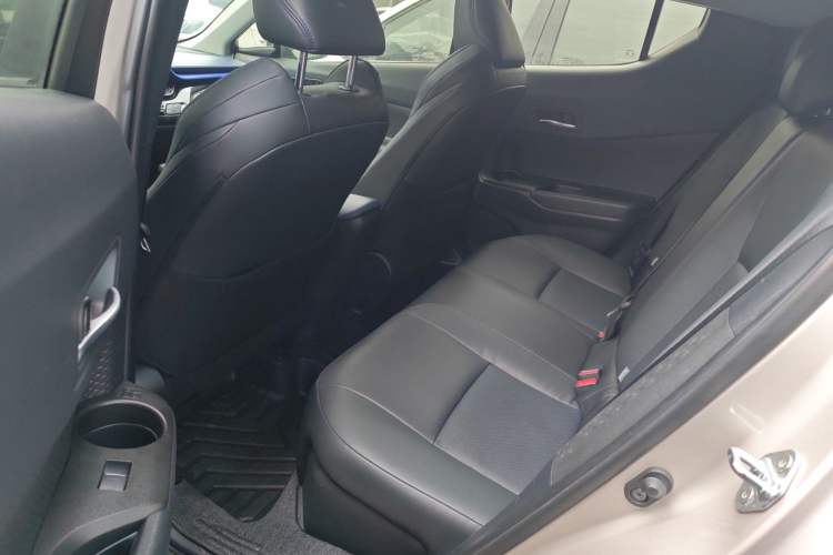 Used Toyota C-HR 2022 2.0L Leading Edition Interior 4
