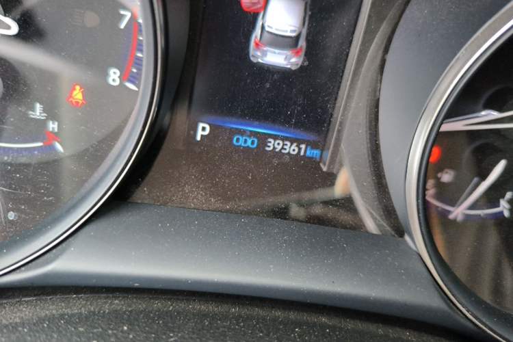 Used Toyota C-HR 2022 2.0L Leading Edition Odometer Close Up