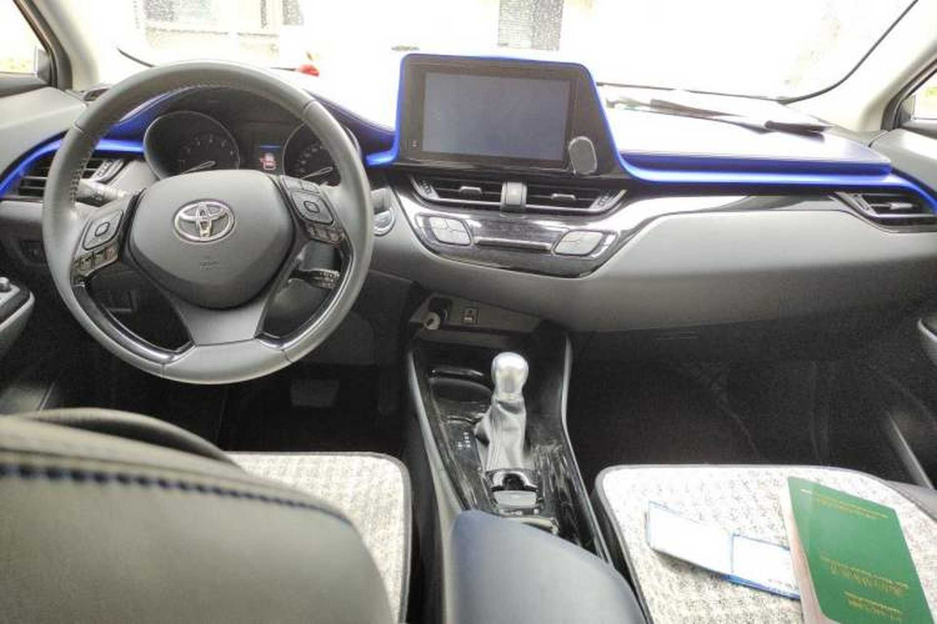 Used Toyota C-HR 2022 2.0L Comfort Edition Center Console