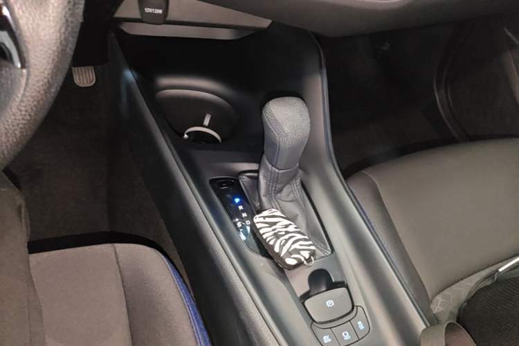 Used Toyota C-HR 2022 Dual-Motor 2.0L E-CVT Comfort Edition Gear Lever