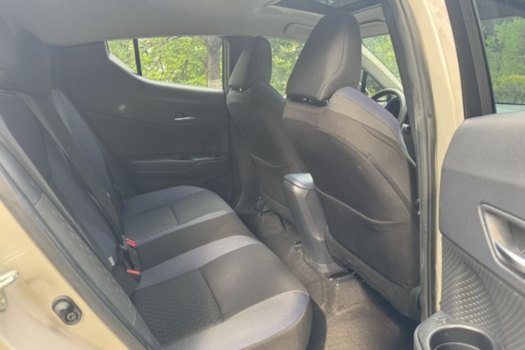 Used Toyota C-HR 2022 Dual-Motor 2.0L E-CVT Comfort Edition Interior 2