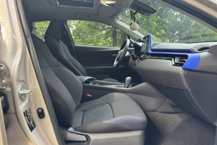 Used Toyota C-HR 2022 Dual-Motor 2.0L E-CVT Comfort Edition Interior 3