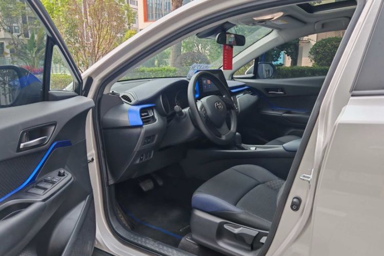 Used Toyota C-HR 2022 2.0L Comfort Edition Interior 4
