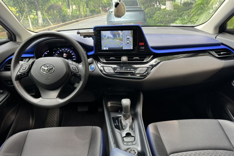 Used Toyota C-HR 2022 Dual-Motor 2.0L E-CVT Comfort Edition Interior 5