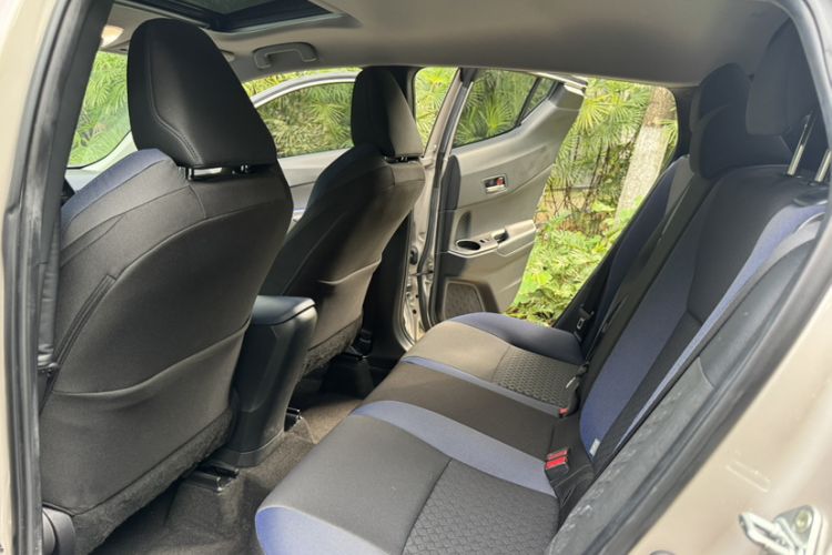 Used Toyota C-HR 2022 Dual-Motor 2.0L E-CVT Comfort Edition Interior 7