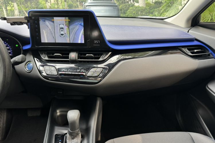 Used Toyota C-HR 2022 Dual-Motor 2.0L E-CVT Comfort Edition Interior 9