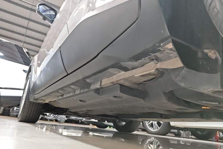 Used Toyota C-HR 2022 Dual-Motor 2.0L E-CVT Comfort Edition Left Side Sill