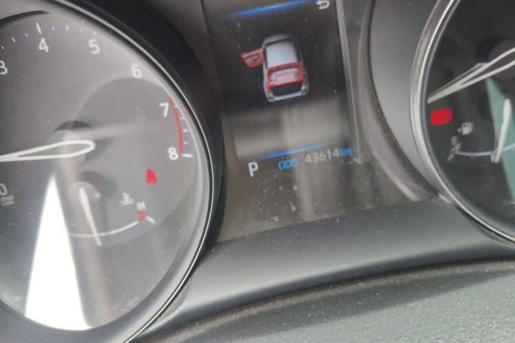 Used Toyota C-HR 2022 2.0L Leading Edition Odometer Close Up