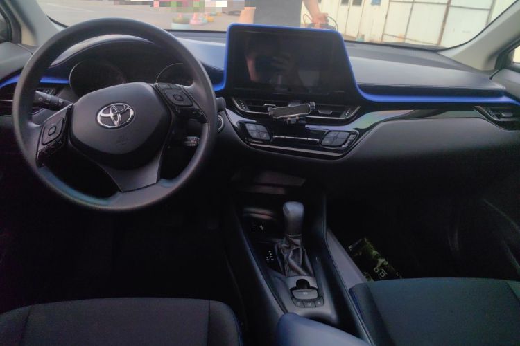 Used Toyota C-HR 2022 2.0L Comfort Edition Center Console