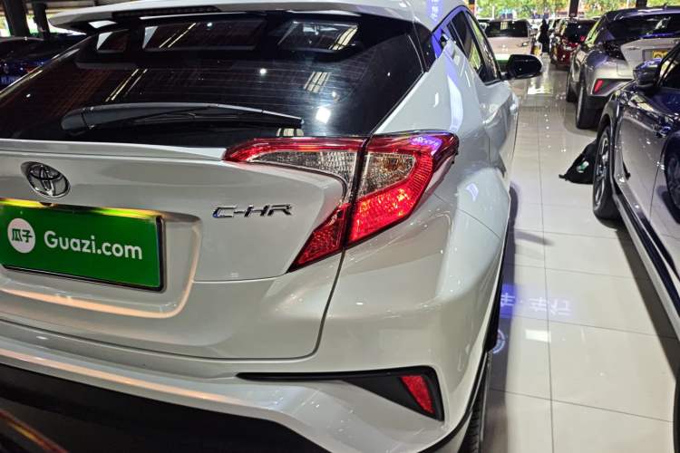 Used Toyota C-HR 2022 2.0L Leading Edition Exterior 3