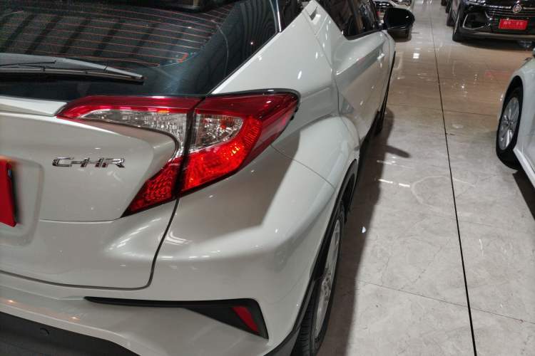 Used Toyota C-HR 2022 2.0L Leading Edition Exterior 6