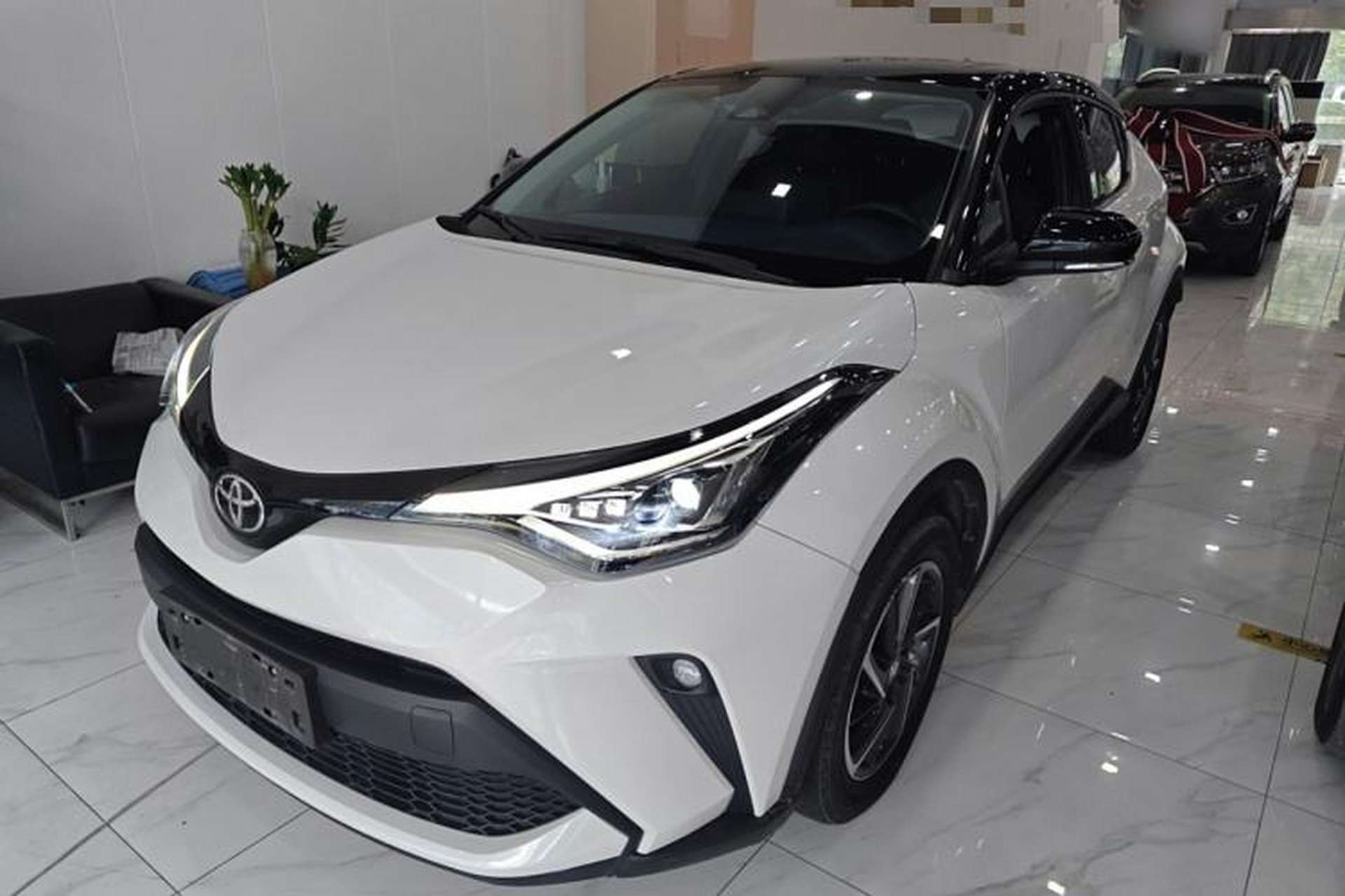 Used Toyota C-HR 2022 2.0L Leading Edition Front Left 45 Deg