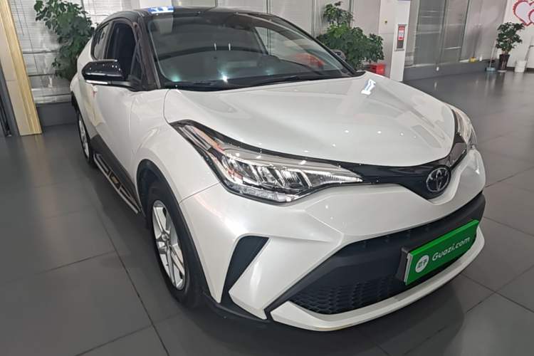 Used Toyota C-HR 2022 2.0L Leading Edition Front Right 45 Deg