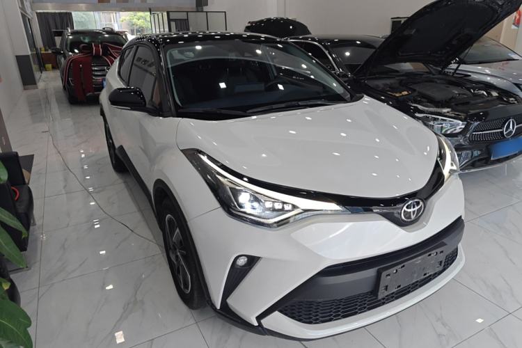 Used Toyota C-HR 2022 2.0L Leading Edition Front Right 45 Deg