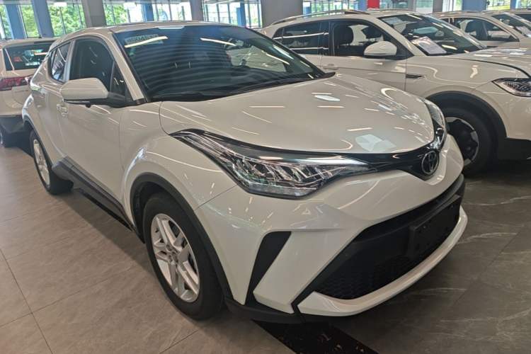 Used Toyota C-HR 2022 2.0L Leading Edition Front Right 45 Deg