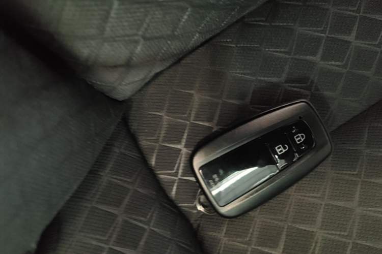 Used Toyota C-HR 2022 Dual-Motor 2.0L E-CVT Comfort Edition Interior 1
