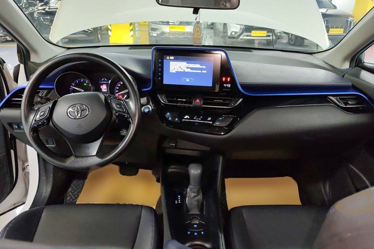 Used Toyota C-HR 2022 2.0L Leading Edition Interior 2