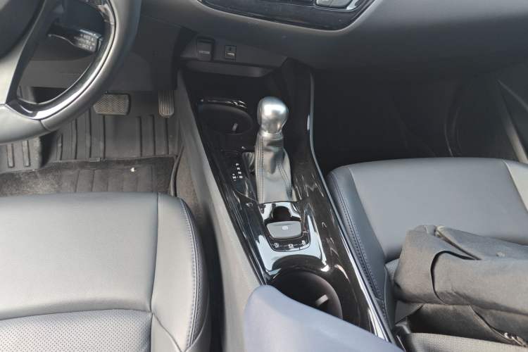 Used Toyota C-HR 2022 2.0L Leading Edition Interior 2