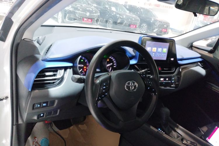 Used Toyota C-HR 2022 2.0L Leading Edition Interior 2