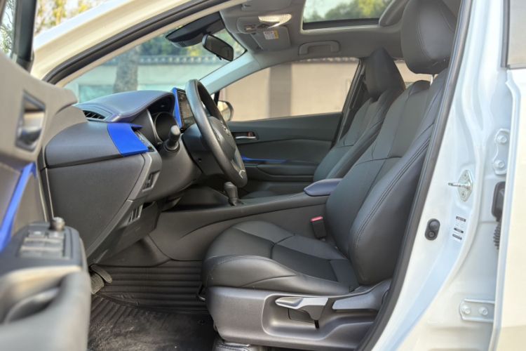 Used Toyota C-HR 2022 2.0L Comfort Edition Interior 3