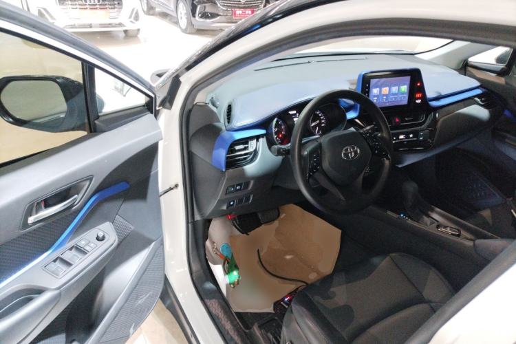 Used Toyota C-HR 2022 2.0L Leading Edition Interior 3