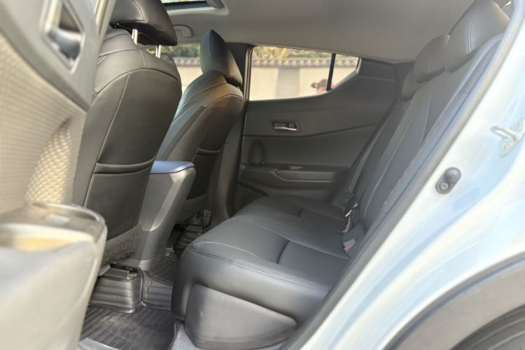 Used Toyota C-HR 2022 2.0L Comfort Edition Interior 4