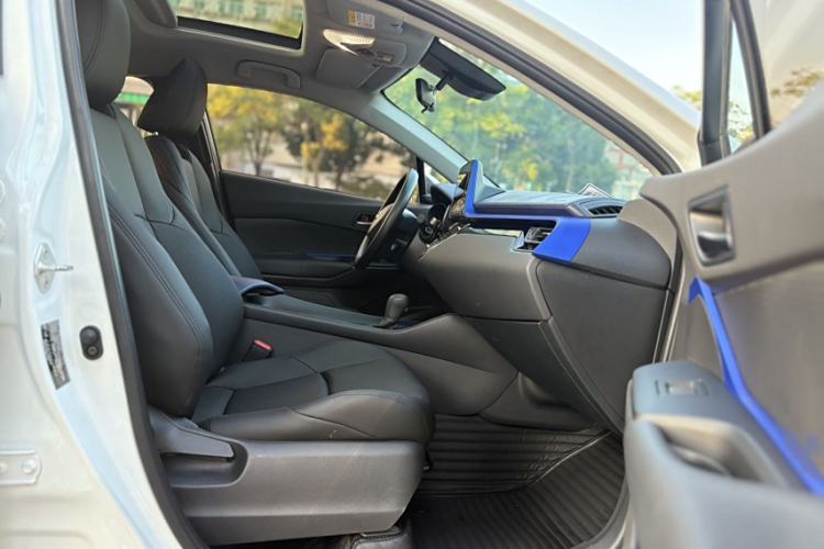 Used Toyota C-HR 2022 2.0L Comfort Edition Interior 5