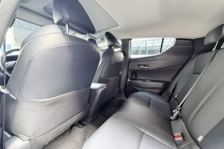 Used Toyota C-HR 2022 2.0L Leading Edition Interior 5