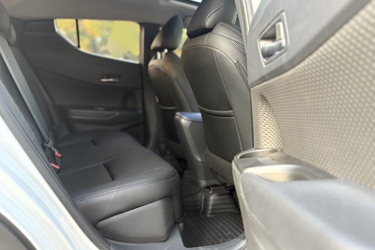 Used Toyota C-HR 2022 2.0L Comfort Edition Interior 6