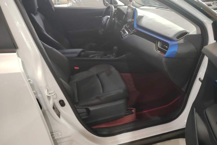 Used Toyota C-HR 2022 2.0L Comfort Edition Interior 6