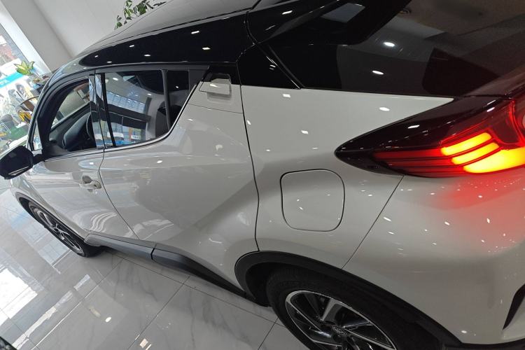 Used Toyota C-HR 2022 2.0L Leading Edition Left Side