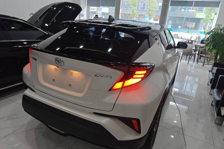 Used Toyota C-HR 2022 2.0L Leading Edition Rear Right 45 Deg