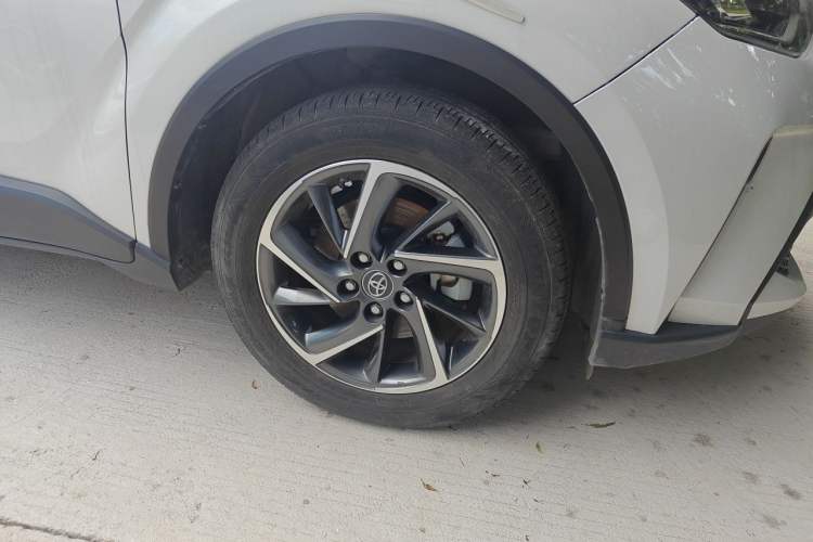 Used Toyota C-HR 2022 2.0L Leading Edition Right Front Wheel Hub