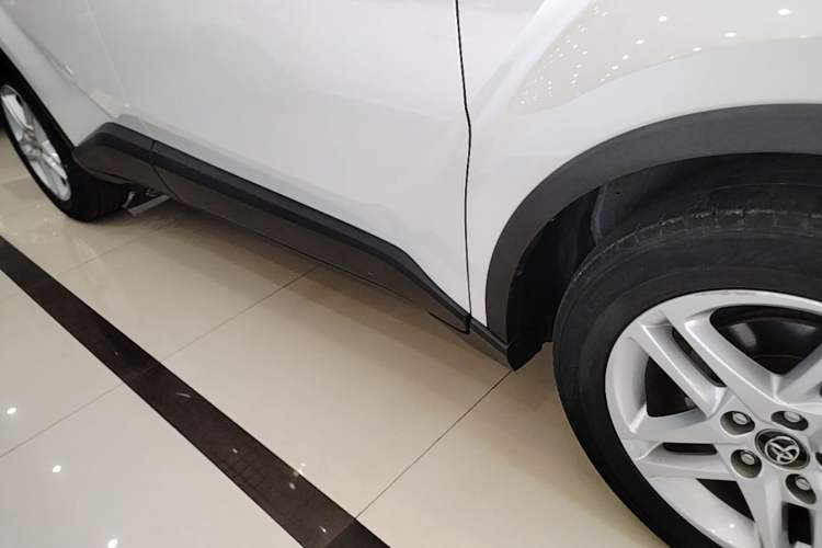 Used Toyota C-HR 2022 2.0L Comfort Edition Right Side Sill